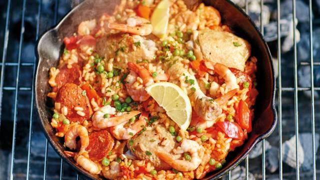 Barbecue chicken paella