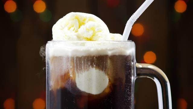 Ice 'scream' float cocktail