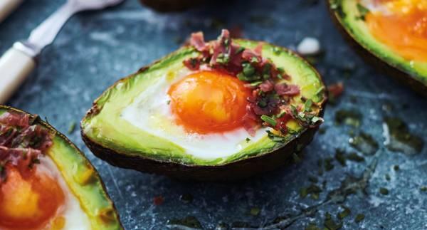 Baked avocados with egg